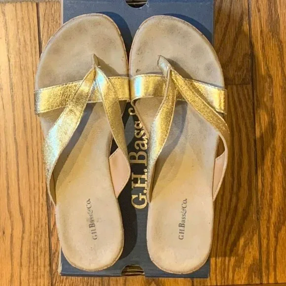 BASS SANDALS W/ GOLD STRAPS, SIZE 1/2 MEDIUM